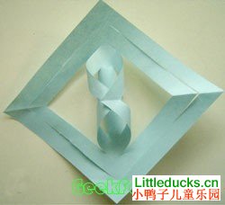 儿童折纸教程:小雪花的折纸方法