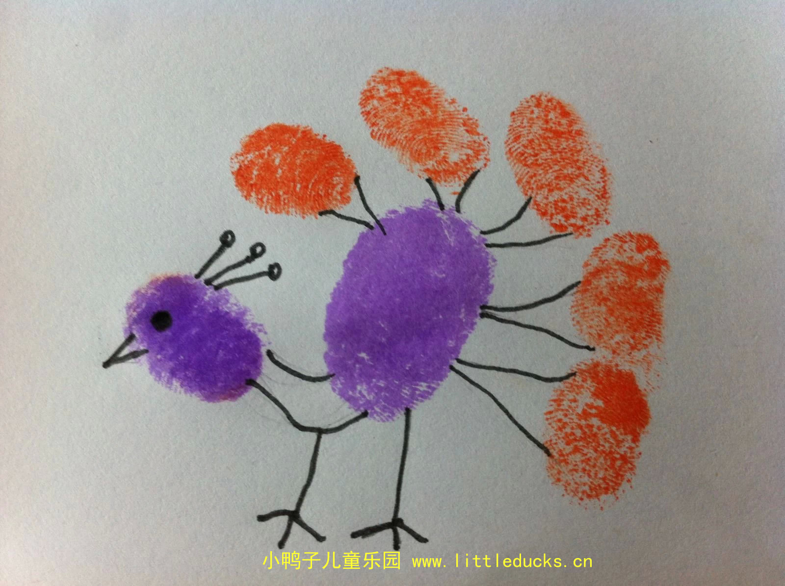 儿童手指画作品欣赏:觅食的孔雀