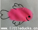 儿童创意手指画图片:鱼儿游啊游